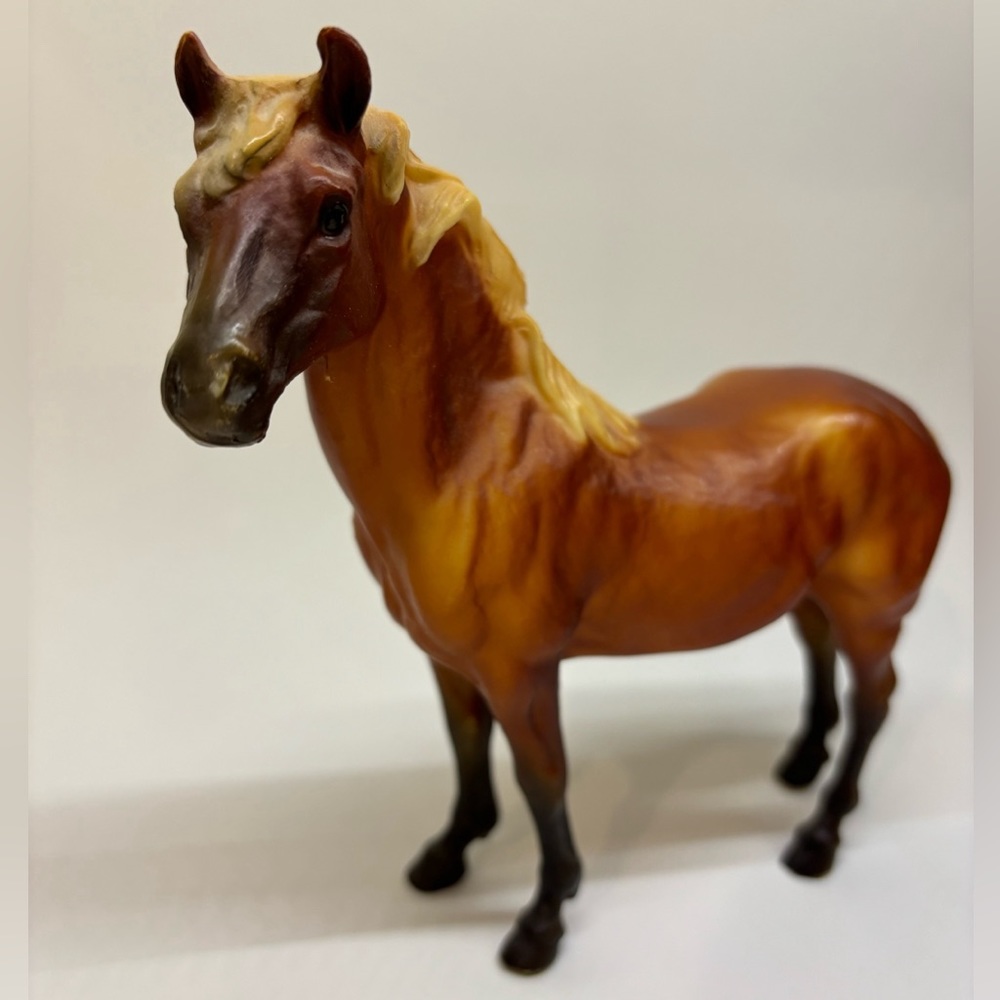 Adorable Breyer horse Jefferson